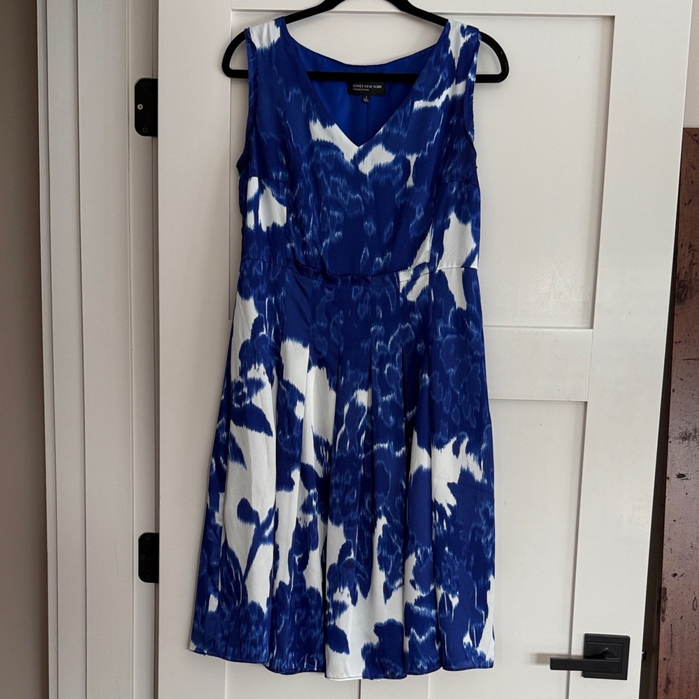 Jones New York Blue and White Sleeveless Dress